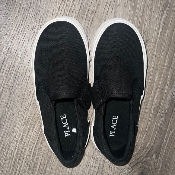 Children’s place Shoes Look like Vans - Picture 1 of 2